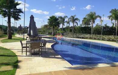 Imagem: A casa em condomínio possui 4 Dormitórios, 5 Banheiros, 4