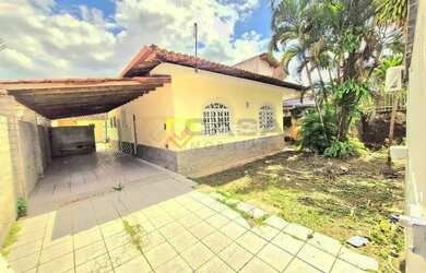 Imagem: A casa possui 4 Dormitórios, 3 Banheiros, 4 Vagas na garagem