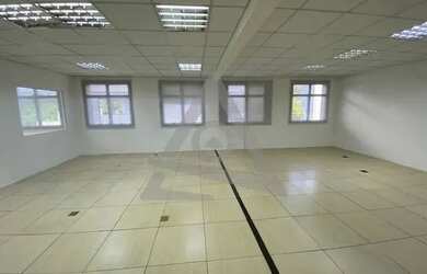 Imagem: O depósito possui 3 Vagas na garagem e 124m² de Área e está