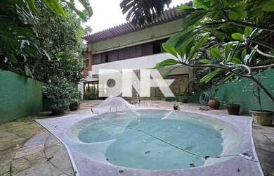 Imagem: A casa à venda possui 5 Dormitórios, 5 Banheiros, 4 Vagas