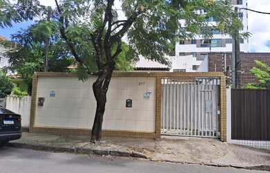 Imagem: A casa possui 5 Dormitórios, 4 Banheiros, 3 Vagas na garagem