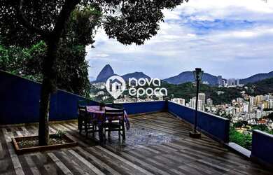 Imagem: A casa possui 5 Dormitórios, 5 Banheiros, 3 Vagas na garagem