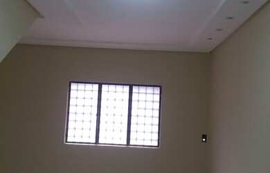 Imagem: A casa possui 2 Dormitórios, 2 Banheiros, 1 Vaga na garagem