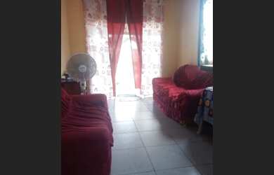 Imagem: A casa possui 2 Dormitórios, 1 Banheiro, 2 Vagas na garagem