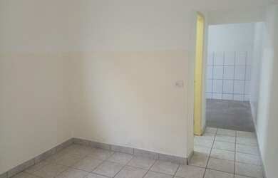 Imagem: A casa possui 1 Dormitório, 1 Banheiro, 50m² de Área e está