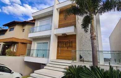 Imagem: A casa em condomínio possui 4 Dormitórios, 5 Banheiros, 5