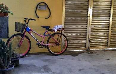 Imagem: A casa possui 2 Dormitórios, 1 Banheiro, 1 Vaga na garagem