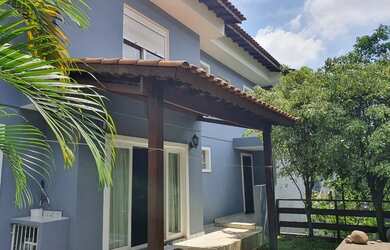 Imagem: A casa possui 3 Dormitórios, 3 Banheiros, 2 Vagas na garagem