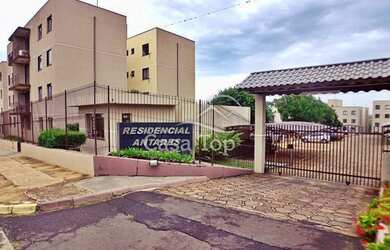 Imagem: O apartamento possui 3 Dormitórios, 1 Banheiro, 1 Vaga na garagem