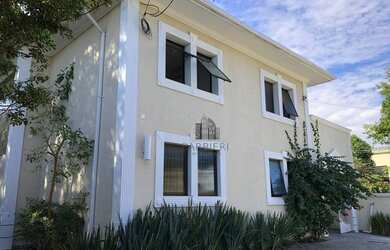 Imagem: O depósito possui 5 Vagas na garagem, 596m² de Área e está