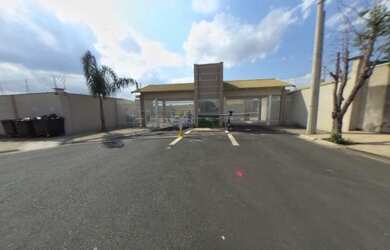 Imagem: A casa em condomínio para alugar possui 3 Dormitórios, 1 Banheiro