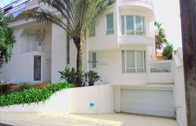 Imagem: A casa em condomínio possui 5 Dormitórios, 5 Banheiros, 4