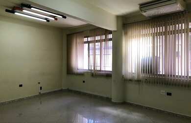 Imagem: O depósito possui 2 Vagas na garagem, 100m² de Área e está