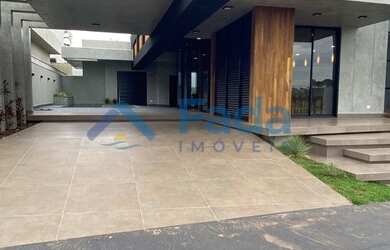 Imagem: A casa em condomínio possui 5 Dormitórios, 5 Banheiros, 330m²