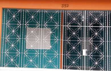 Imagem: A casa possui 2 Dormitórios, 2 Banheiros, 1 Vaga na garagem