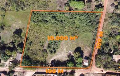 Imagem: O terreno possui 10.000m² de Área e está localizado em Altos