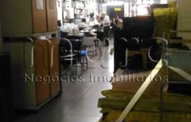 Imagem: O depósito possui 2 Vagas na garagem e 640m² de Área e está