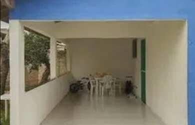 Imagem: A casa possui 2 Dormitórios, 1 Banheiro, 2 Vagas na garagem