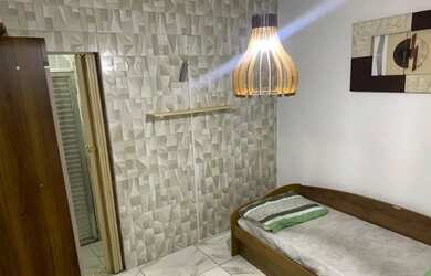 Imagem: A casa possui 2 Dormitórios, 1 Banheiro, 1 Vaga na garagem