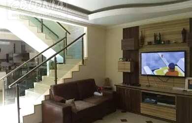 Imagem: A casa possui 3 Dormitórios, 3 Banheiros, 3 Vagas na garagem