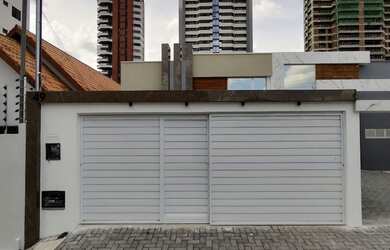 Imagem: A casa possui 3 Dormitórios, 3 Banheiros, 2 Vagas na garagem