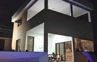 Imagem: A casa possui 3 Dormitórios, 4 Vagas na garagem e está localizado