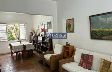 Imagem: A casa possui 3 Dormitórios, 3 Banheiros, 2 Vagas na garagem