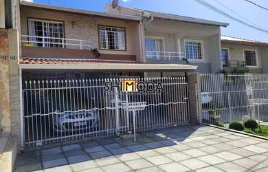 Imagem: A casa possui 3 Dormitórios, 3 Banheiros, 2 Vagas na garagem