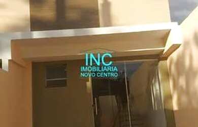 Imagem: A casa possui 3 Dormitórios, 2 Banheiros, 1 Vaga na garagem