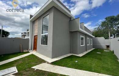 Imagem: A casa possui 3 Dormitórios, 2 Banheiros, 2 Vagas na garagem