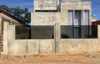 Imagem: A casa em condomínio possui 3 Dormitórios, 2 Banheiros, 5