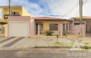 Imagem: A casa possui 3 Dormitórios, 3 Banheiros, 2 Vagas na garagem