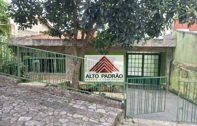 Imagem: A casa possui 3 Dormitórios, 2 Banheiros, 3 Vagas na garagem