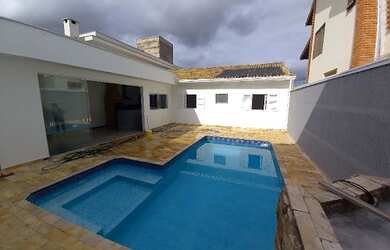 Imagem: A casa em condomínio possui 3 Dormitórios, 3 Banheiros, 3