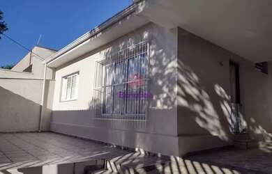 Imagem: A casa possui 3 Dormitórios, 2 Banheiros, 4 Vagas na garagem