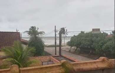 Imagem: A casa possui 2 Dormitórios, 2 Banheiros, 2 Vagas na garagem