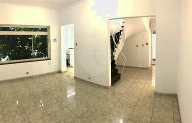 Imagem: A casa possui 3 Dormitórios, 4 Banheiros, 4 Vagas na garagem