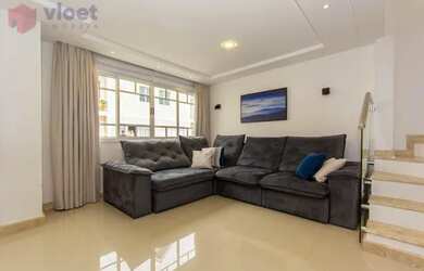 Imagem: A casa possui 3 Dormitórios, 3 Banheiros, 2 Vagas na garagem