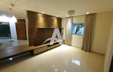 Imagem: A casa possui 4 Dormitórios, 5 Banheiros, 1 Vaga na garagem