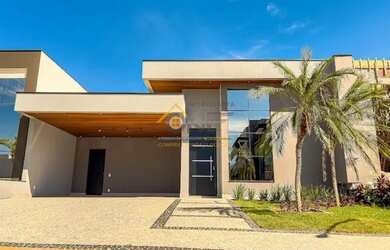 Imagem: A casa em condomínio possui 3 Dormitórios, 1 Banheiro, 4 Vagas