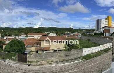 Imagem: A casa possui 3 Dormitórios, 3 Banheiros, 190m² de Área e