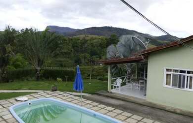 Imagem: A chácara possui 2.000m² de Área e está localizado em Fundão