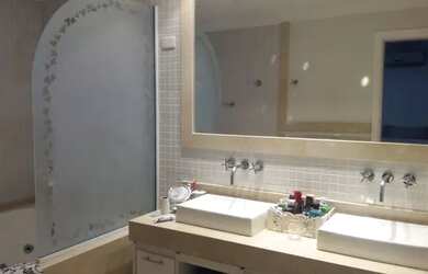 Imagem: A casa em condomínio possui 4 Dormitórios, 5 Banheiros, 5