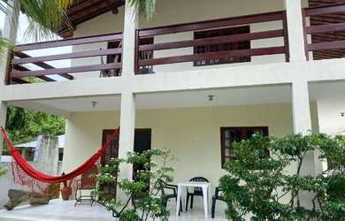 Imagem: A casa possui 4 Dormitórios, 5 Banheiros, 3 Vagas na garagem