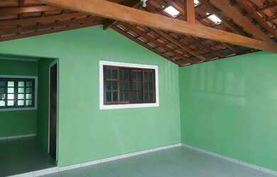 Imagem: A casa possui 3 Dormitórios, 1 Banheiro e está localizado