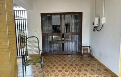 Imagem: A casa possui 2 Dormitórios, 2 Banheiros, 2 Vagas na garagem