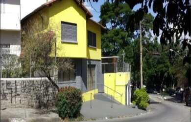 Imagem: O depósito possui 5 Vagas na garagem, 240m² de Área e está