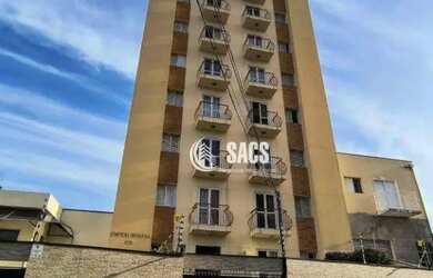 Imagem: O apartamento possui 1 Dormitório, 1 Banheiro, 1 Vaga na garagem