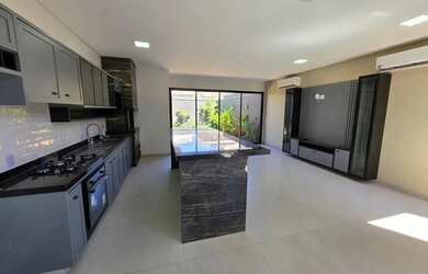 Imagem 10: Casa de condomínio para venda tem 241 metros quadrados