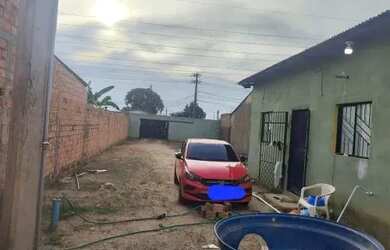 Imagem: A casa possui 3 Dormitórios, 2 Banheiros, 1 Vaga na garagem